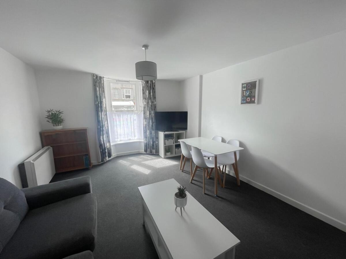 2 Bedroom F4
